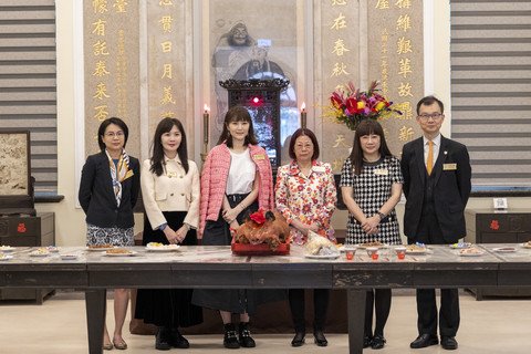 保良局陳黎惠蓮主席率領董事會成員及管理層於保良局總部舉行新春團拜。