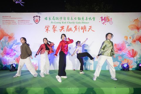 政府「共創明『Teen』計劃」的畢業生及青少年，於當晚獻上精彩舞蹈表演。