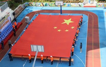 保良局陳麗玲(百周年)學校舉辦「龍城旗采飛揚賀銀禧」升旗及展旗活動
