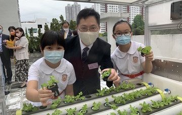 创新及科技局局长探访保良局属校王赐豪（田心谷）小学