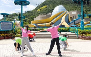 保良局中學生到海洋公園實習  充實體驗多項舞台工作