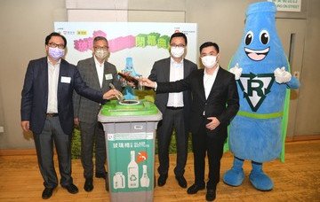 政府、學校、環保團體三方合作推行回收計劃  收集逾一噸玻璃樽  製成創意玻璃合成產品