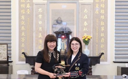 (Chinese Only)保良局乙巳、丙午年董事會移交銀物印信儀式