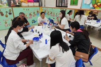 家長百科 -「Me Time 關．愛媽媽爸爸小組」