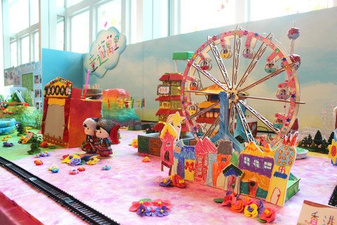 幼兒作品「童遊萬里」
是次展覽以文化為主題，小朋友以立體創作展現各地文化。