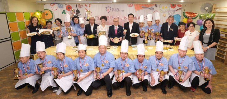 The chefs from various Homes for the Elderly of Po Leung Kuk prepared a range of meticulous ‘Engay Food’ dishes to arouse the elders’ enjoyment of eating. 