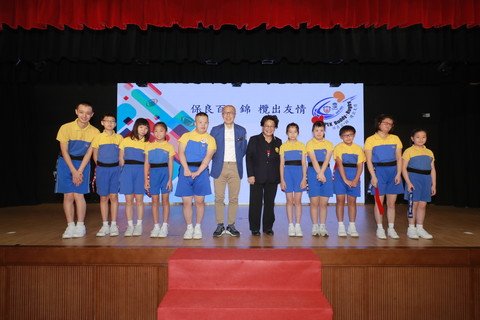 Mr Ching Nam Ma, CStJ, JP, Chairman of Po Leung Kuk, and Mrs Kim Lam, Director General II of the Hong Kong Rugby Union, officiated the kick-off ceremony. 