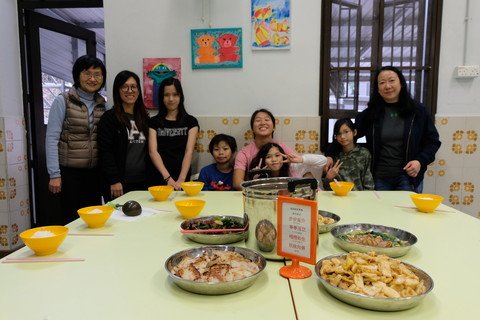 保良局「诚信家」一起制作出一顿美味团年饭