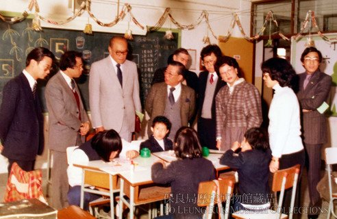 The School offered 7 primary classes and 3 junior secondary classes initially, hence there were 10 classrooms in total. Each class would only cater 10 students and the syllabuses were programmed in line with Special Education Section of the Education Bureau. The photo shows one of the classroom. 