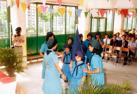 1985年，百周年学校成立女童军，让学生有更多课外活动的选择。