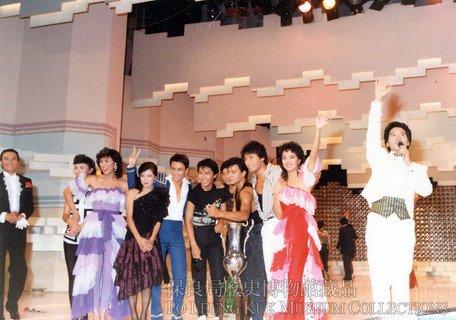 Dominic Lam and performers greeted the audience on stage.