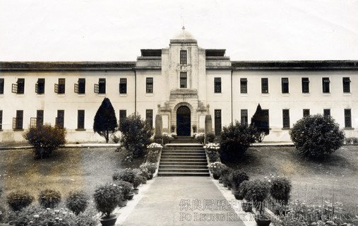 A photo of Main Building before the early 1950s. The photo was taken before the portico was added to the front entrance. 