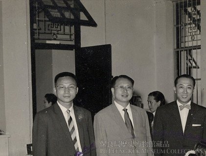 相片攝於1960年，當時門上的氣窗打開，並配以窗花作保安用途。