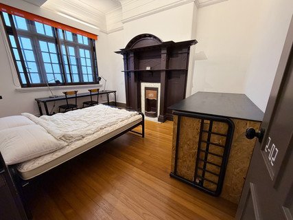 为本地及海外艺术家提供驻留住宿服务。