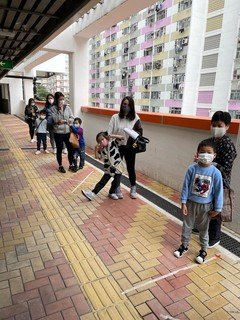 保良局医疗团队早前於属下石硖尾社区服务中心为本局两所幼稚园近60名学生接种疫苗。