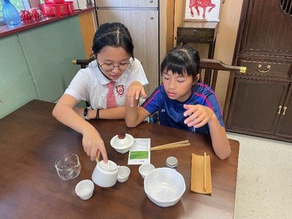 Through the tea workshop, students were able to relieve stress by making tea themselves.