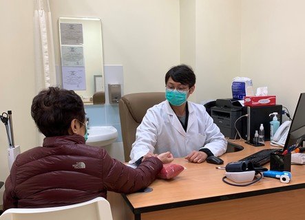 資助推動助醫計劃，為弱勢社群提供醫療服務，以及為有需要的基層病人提供緊急醫療資助。