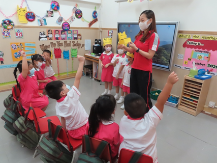 老师进行正向主题「教学」。