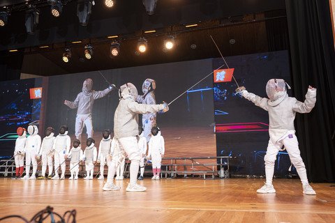 保良局学生在汇演上精彩演出，包括精彩歌舞表演、联校乐器演奏、花式跳绳、舞狮等。