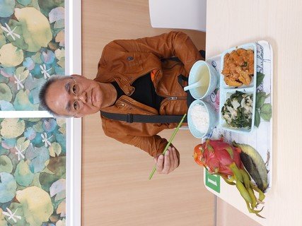 Grassroots elderly individuals received nutritious vegetarian hot meals.