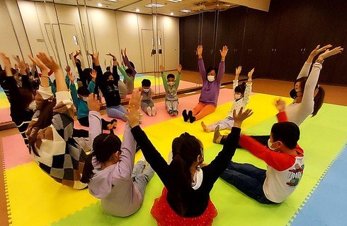 The Kuk provides beneficial physical and mental activities for grassroots in the Sham Shui Po district.