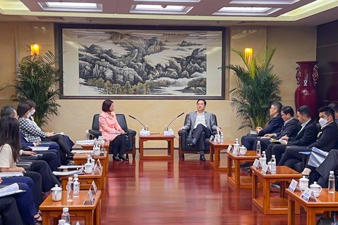 保良局癸卯年董事会访问团成员与国务院港澳办杨万明副主任及多位领导，就两地交流合作及青年发展等议题上交流。