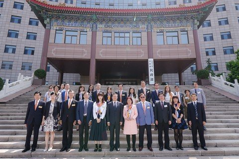 国家民政部办公厅李保俊主任(前排左六)、保良局陈黎惠莲主席(前排右五)、中联办协调部陈泽涛副部长(前排右三)及一众保良局癸卯年董事会访问团成员合照。