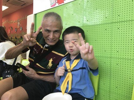 小蜜蜂聚餐相