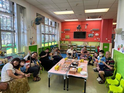 小蜜蜂聚餐相