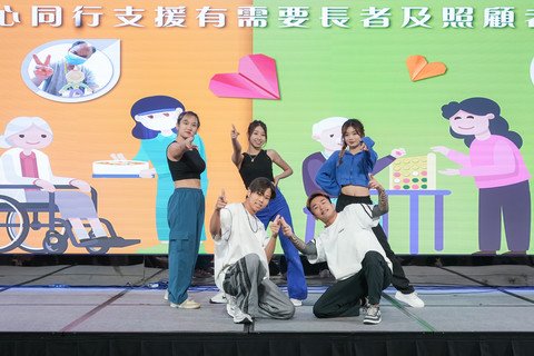 圖四：保良局屬下青少年單位為開展禮表演助慶。