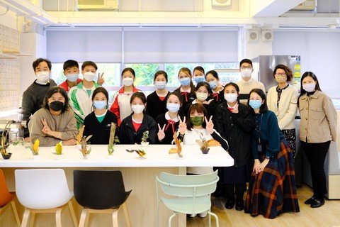保良局屬校通過校園改造，建立心靈健康空間，師生一起為植物賦予新生命。