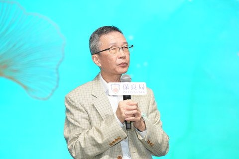 冯康医生向在场长者及照顾者分享健康饮食信息。