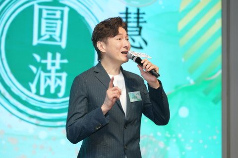 胡渭康先生为在场长者及照顾者带来精彩表演。