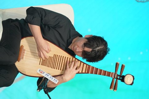 彭伟伦先生为在场长者及照顾者带来精彩表演。