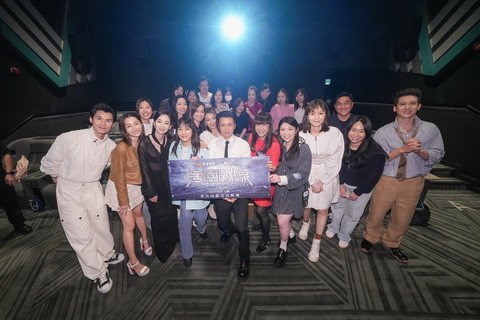 主禮團嘉賓、保良局董事會成員及《海關戰線》台前幕後人員到戲院謝票。