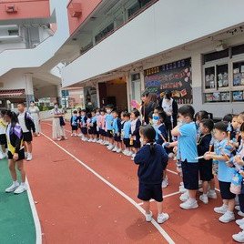 做運動前要先做熱身。