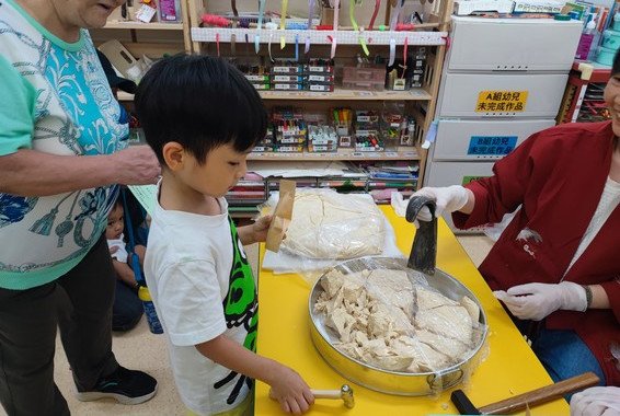 我很期待吃「叮叮糖」呢!不知是什麼味道呢?