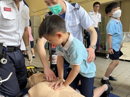 遊覽鳳德公園、參觀救護站及體驗「飲茶」活動