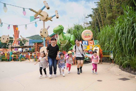 保良局住局兒童於反斗奇兵大本營玩得不亦樂乎，留下美好回憶。