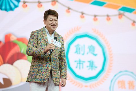 艺人胡枫先生、「保良局膳心大使」谢雪心女士及何国材先生献唱，与众同乐。