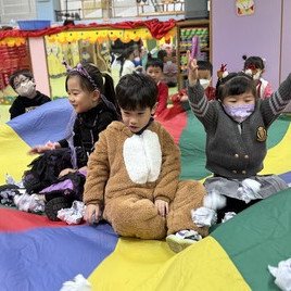  「雪」飄下來了。