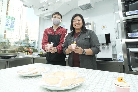 印尼藉家庭主婦Ana與就讀中二的兒子同住在約70呎的劏房，Ana希望在寬敞的備餐間煮食，與其他街坊交流菜式；兒子表示會在客廳溫習功課。