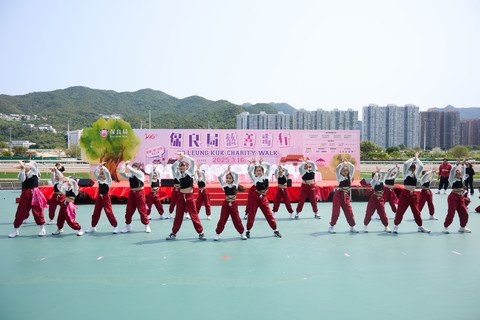 保良局屬校學生表演中國舞及H i p Hoｐ舞蹈表演。