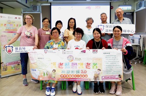 Ms Irene YU, Programme Director, 
Simon K.Y. Lee Foundation (2nd from 
left, front row), visited the centre to 
learn more about the implementation 
of the Psycho-education Program on 
Empowerment (PP-E).