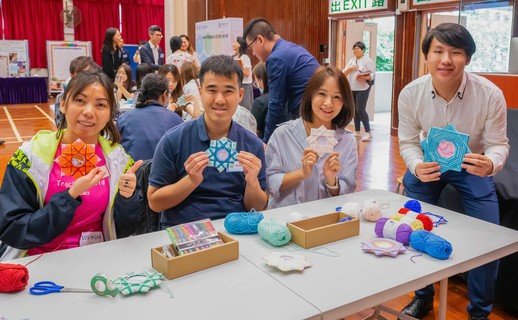 參加者於分享會體驗正念手作工作坊。