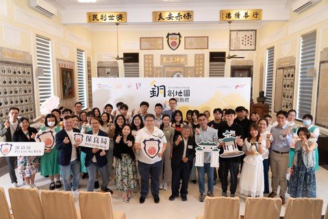 主禮嘉賓、導師與全體學員合照。