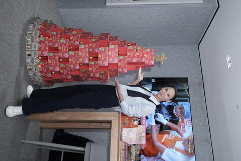 「一点烘焙」联乘「Flakes & Layers」推出圣诞曲奇礼盒，两款曲奇的食谱由「保良局烘焙大使」Ms. Amanda Strang为保良局度身打造。