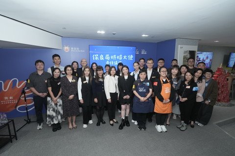 一众嘉宾、职员与学员进行大合照，分享喜悦。