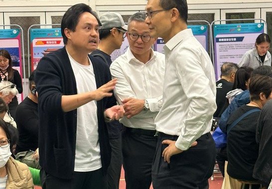 因應大埔居民所需,保良局向宏福苑每戶發放現金港幣15,000元「緊急援助金」,有領取現金的街坊讚揚本局行動迅速,以解他們燃眉之急。