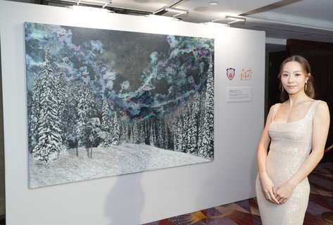 （Chinese Only）餐舞會設有慈善拍賣環節，藝人鄧麗欣小姐特別捐出親手繪畫畫作《芬蘭的冬夜The winter night in Finland》。